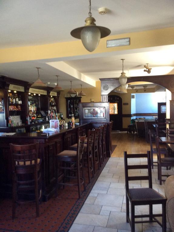 Achill Sound Hotel - Ostan Ghob A'Choire Zewnętrze zdjęcie