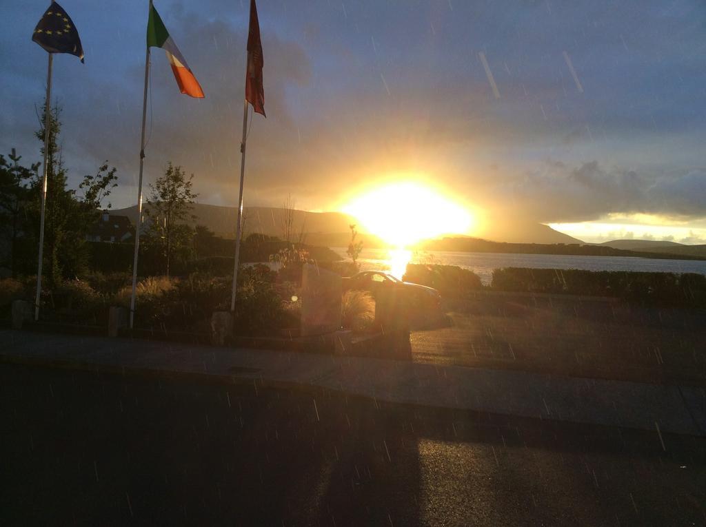 Achill Sound Hotel - Ostan Ghob A'Choire Zewnętrze zdjęcie