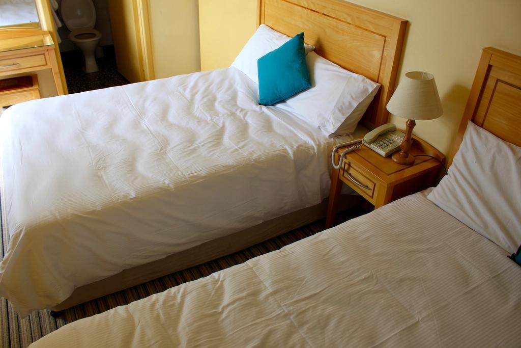 Achill Sound Hotel - Ostan Ghob A'Choire Zewnętrze zdjęcie