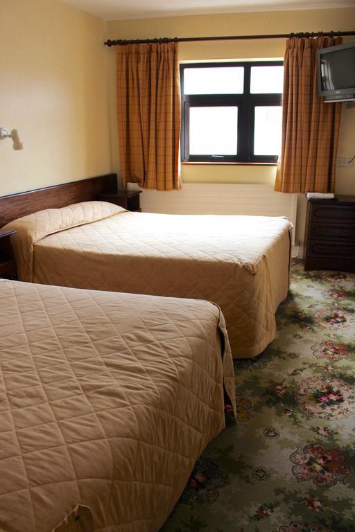 Achill Sound Hotel - Ostan Ghob A'Choire Zewnętrze zdjęcie