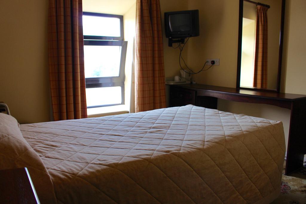 Achill Sound Hotel - Ostan Ghob A'Choire Zewnętrze zdjęcie